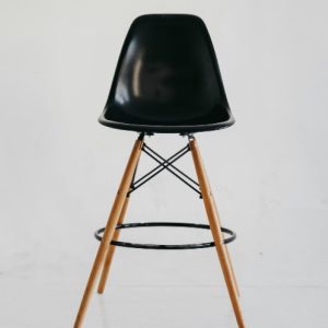 Home armchair black in wood 1